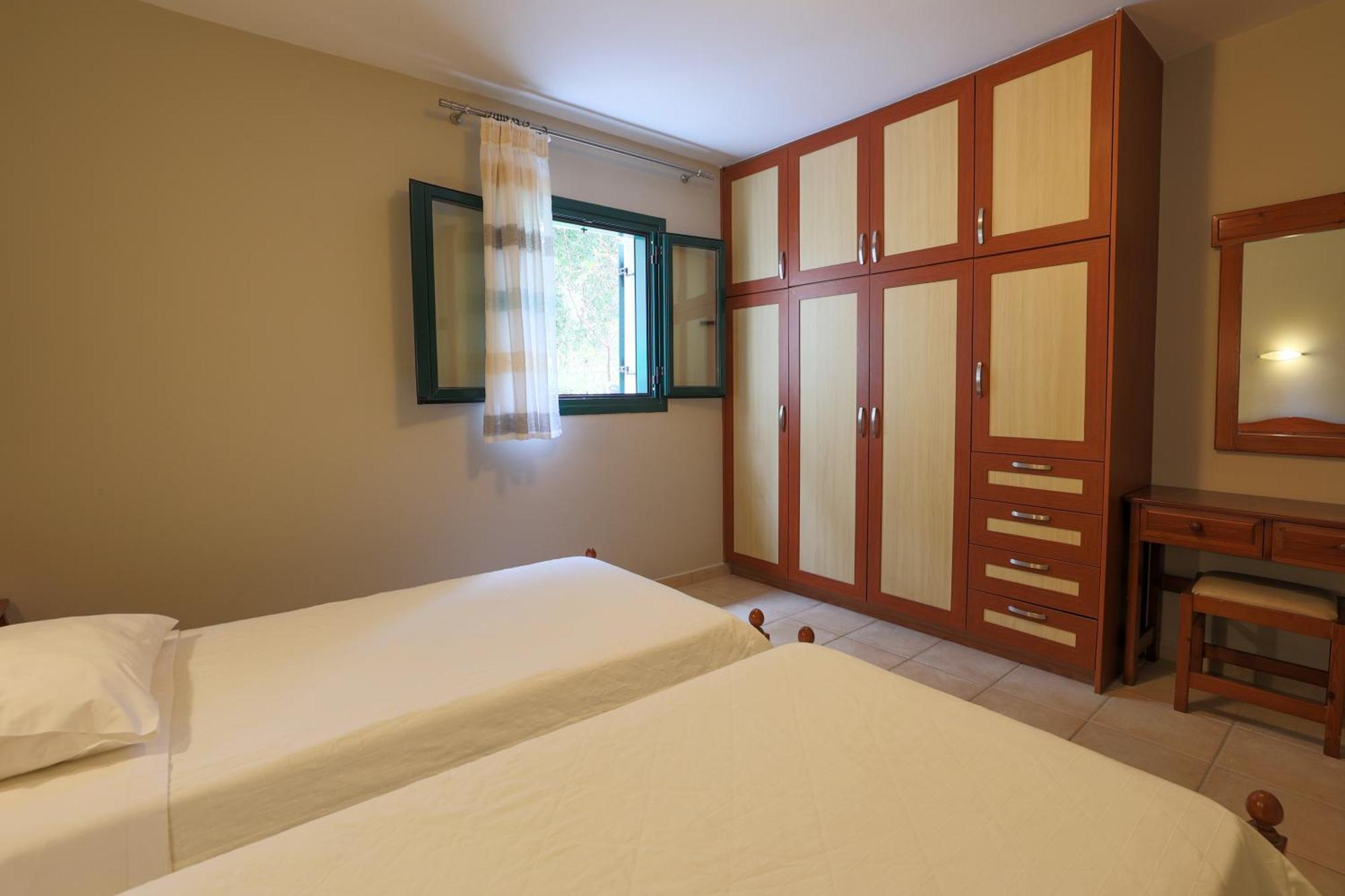 Vivi'S Apartments Айя-Евфимия Экстерьер фото