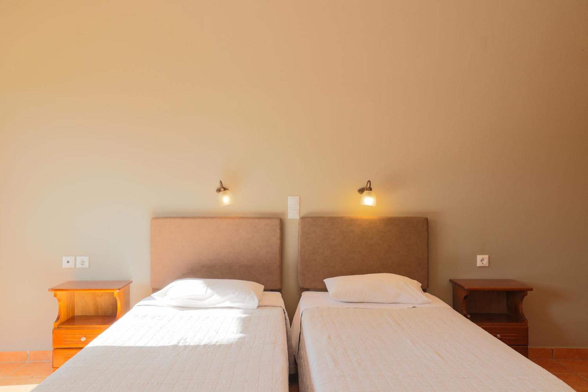 Vivi'S Apartments Айя-Евфимия Экстерьер фото